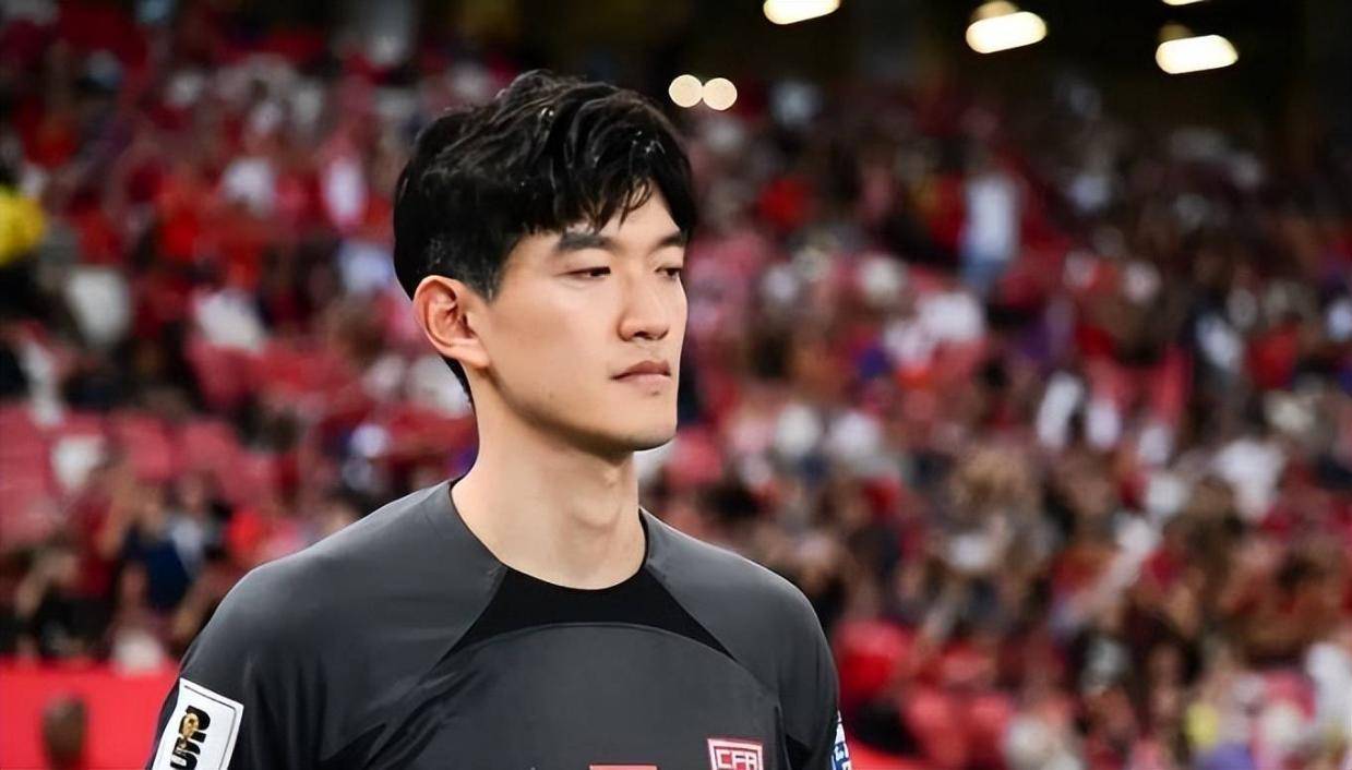 上港主力门将已跟俱乐部提前解约！下一轮德甲联赛将正式代表新东家多特蒙德完成加盟首秀被辟谣